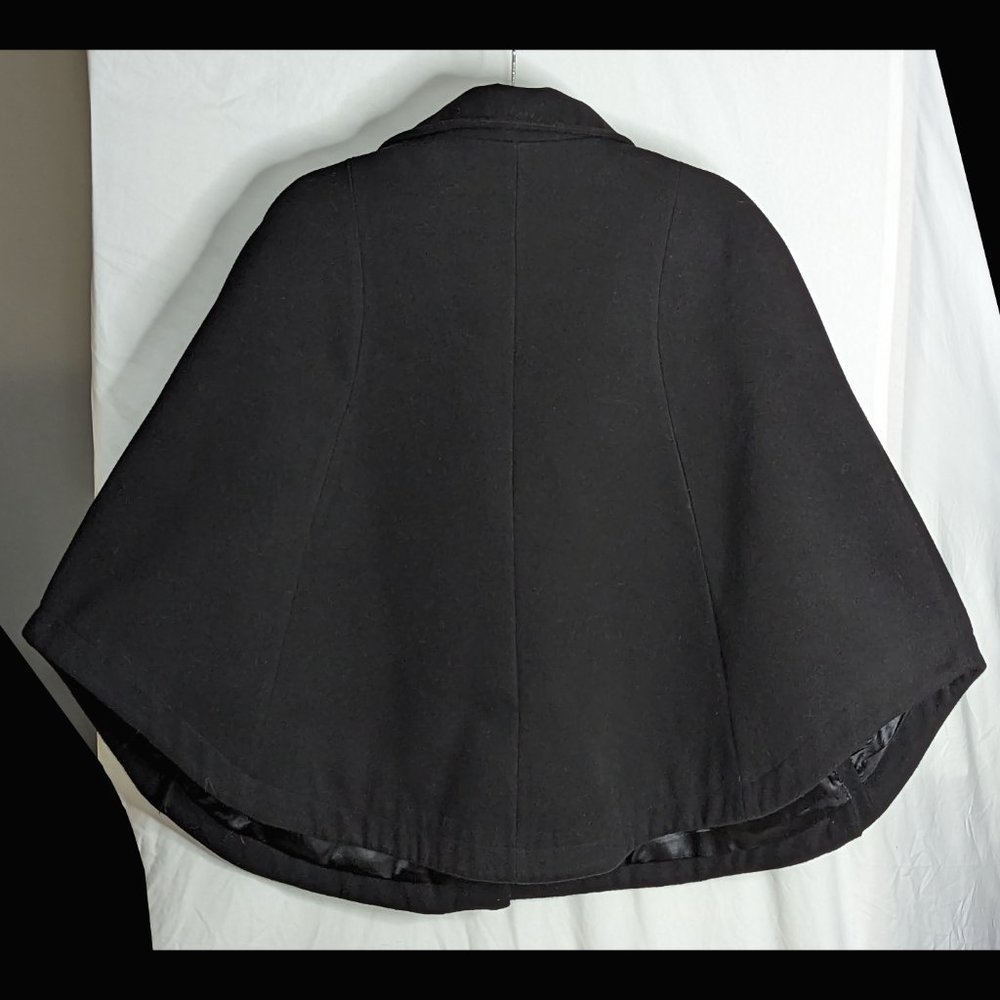 Superb & Elegant VIA SPIGA Size S/M Black Lined Cape w/ Shiny Pleather Trim - Picture 5 of 5